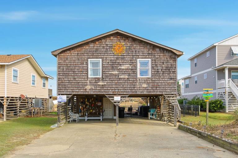 Sea La Vie II 450 ft to the beach Hot Tub and Dog Friendly in Outer Banks, NC