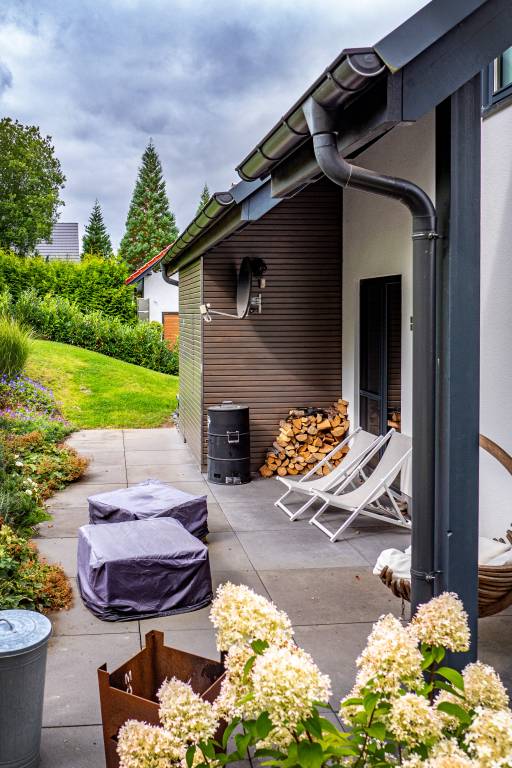 Family-oriented nice house with barbecue, hot tub & garden | Lake view | Pet-friendly — photo 3
