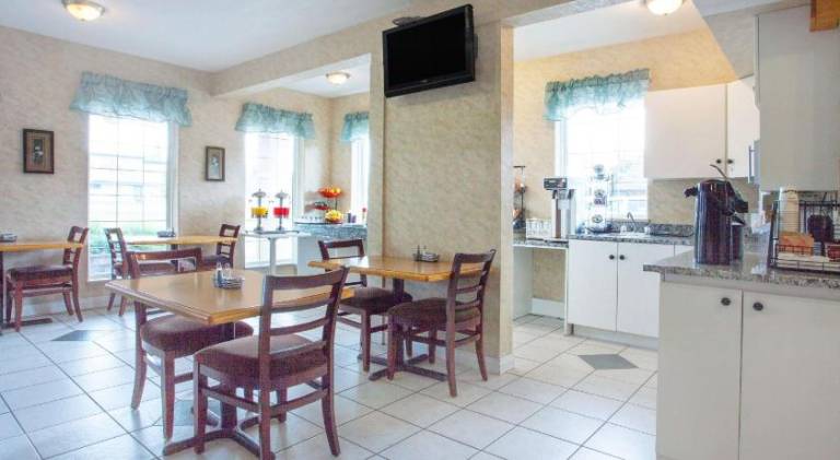Ramada by Wyndham 100 Mile House — photo 4