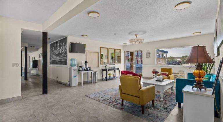 Red Arrow Inn & Suites, a Travelodge by Wyndham — photo 3