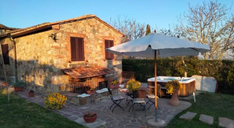 Nice vacation home with jacuzzi | Pet-friendly in Castelnuovo Berardenga