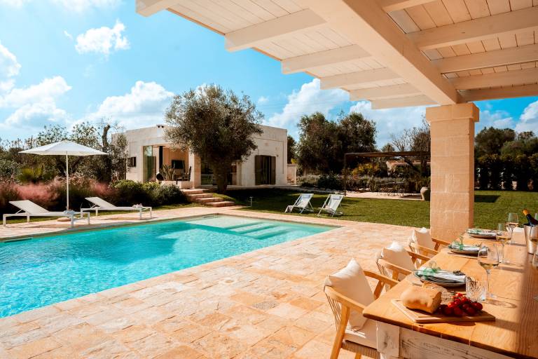 Child-friendly villa with terrace, yard & private pool | Good for workation | Pets allowed in Ostuni