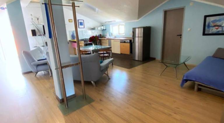 Rental apartment with patio, barbeque & yard — photo 2