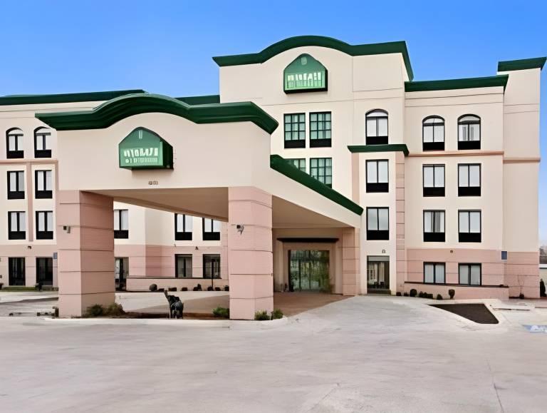 La Quinta Inn & Suites by Wyndham Tulsa Midtown in Tulsa, OK