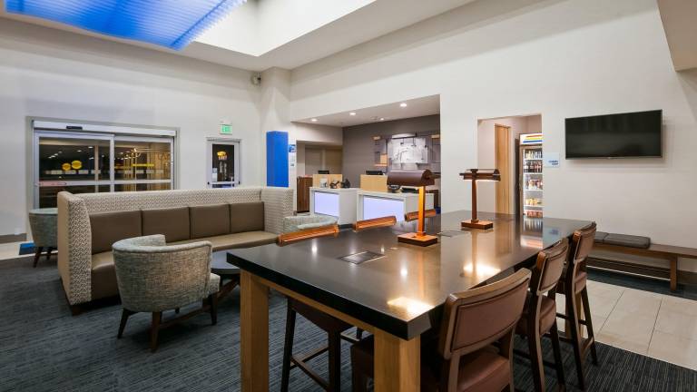 Holiday Inn Express Hotel & Suites Everett By IHG — photo 2