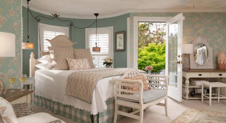 White Doe Inn Bed & Breakfast in Manteo, NC