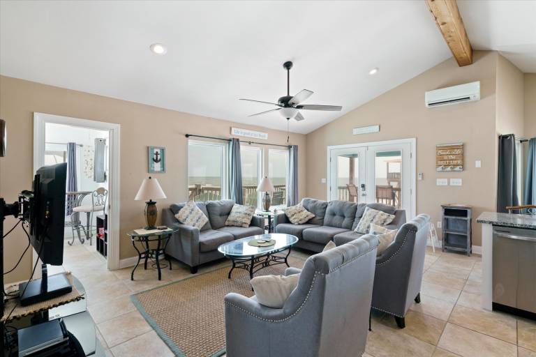 Knee Deep - 105 Shell Ct — photo 2