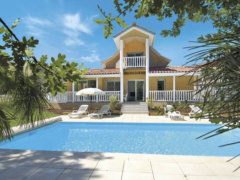 Fully equipped wonderful house with BBQ, patio & private pool | Pets allowed — photo 2