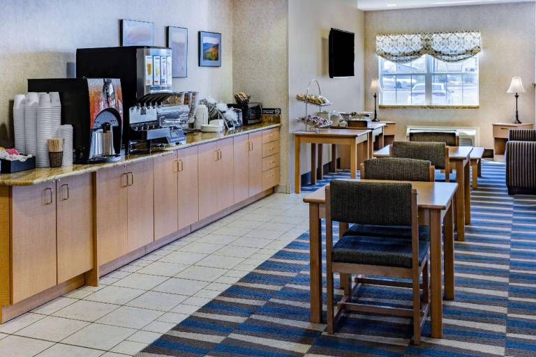 Microtel Inn & Suites by Wyndham Plattsburgh — photo 2