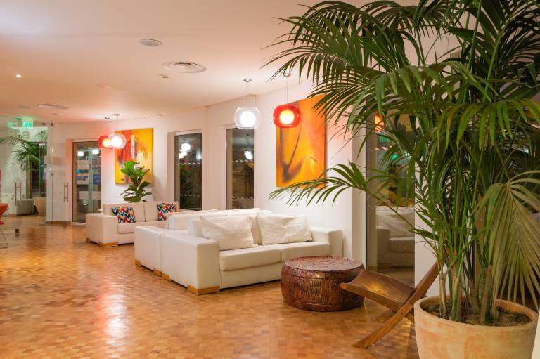 Serviced apartment with patio, pool & sauna | Perfect for remote work | Pets allowed — photo 4