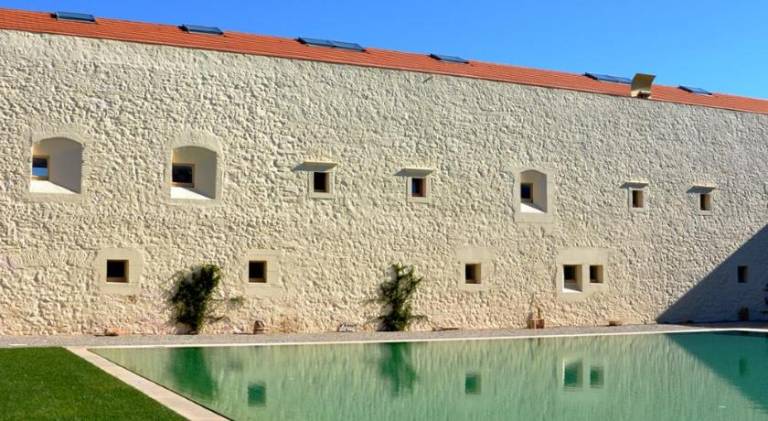 Apartment with terrace, pool & yard in Tavira