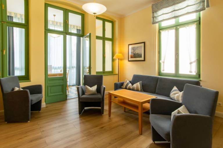Stillvolle Ferienwohnung mit Wintergarten in erstklassiger Lage an der Promenade in Heringsdorf