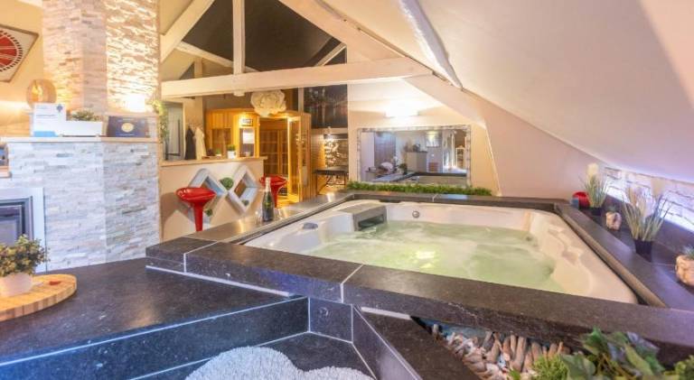 Rental apartment with pool, sauna & patio | Pets allowed in Liege
