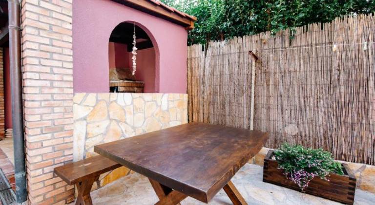 Holiday apartment with garden — photo 5