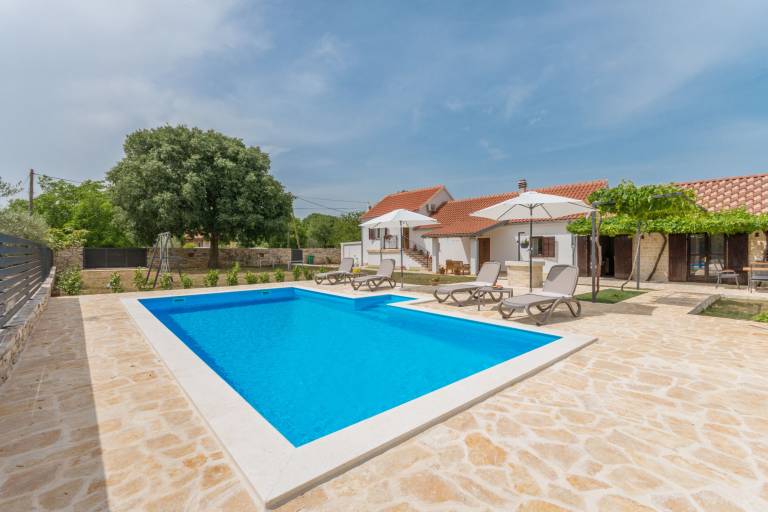 Family-friendly villa with patio, garden & private pool | Pets are welcome — photo 2