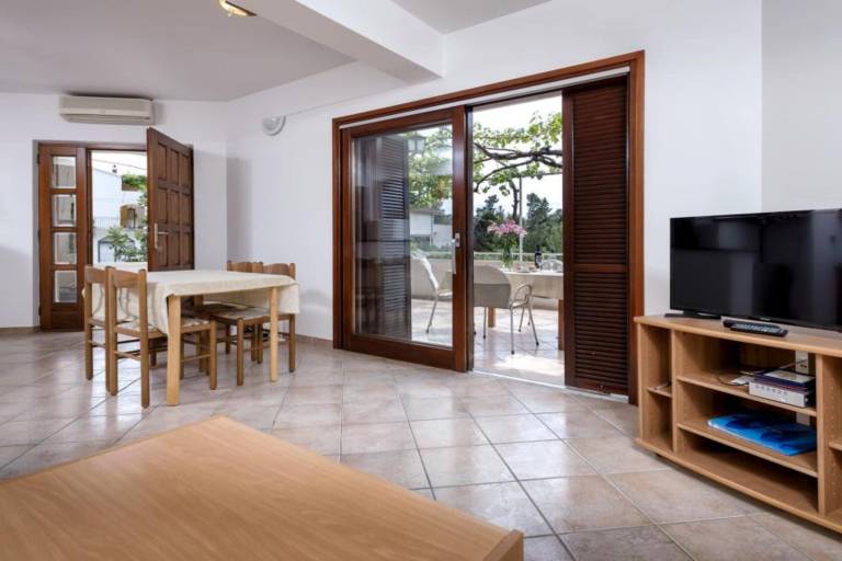Apartment with terrace & barbeque | Sea view — photo 4