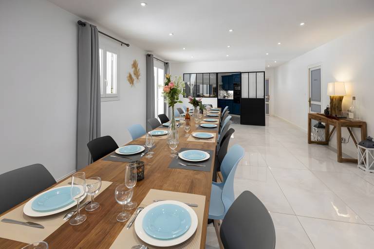 Large Villa with Private Pool, Balcony and Wi-Fi in Saint-Georges des Coteaux — photo 5