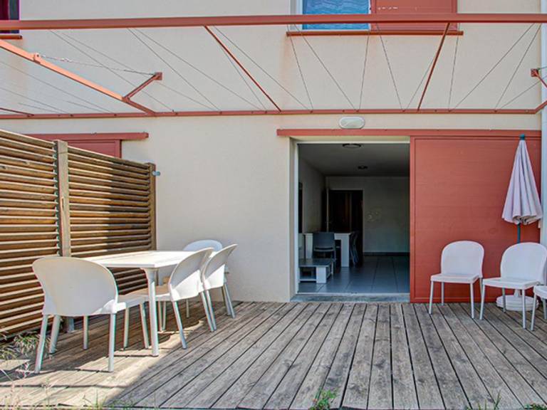 House with patio & pool — photo 4