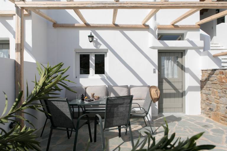 Aparthotel with garden, pool & fast internet | Beach view | Suitable for remote work — photo 2
