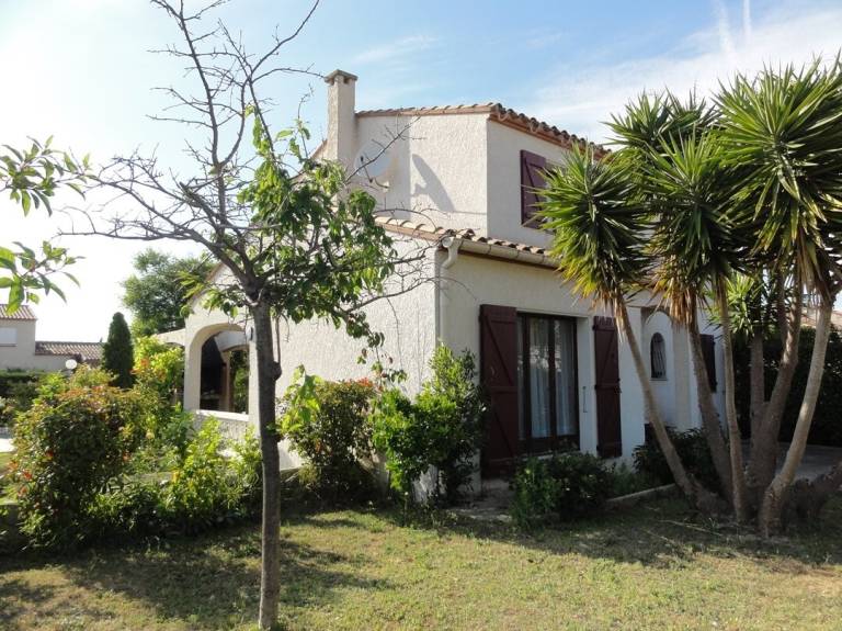 Fully equipped lovely house with private pool, yard & barbeque | Garden view | Pets allowed — photo 4
