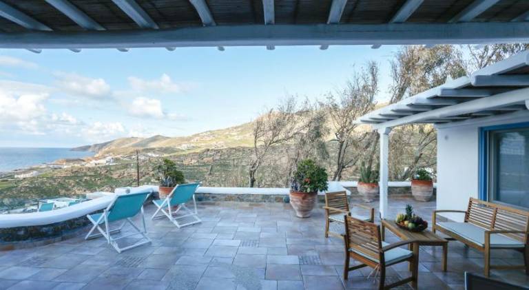 House with yard, patio & pool — photo 3