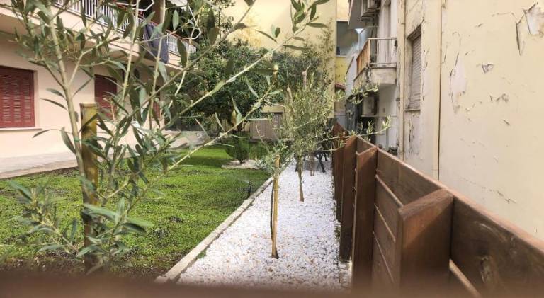 Apartment with garden & terrace — photo 4