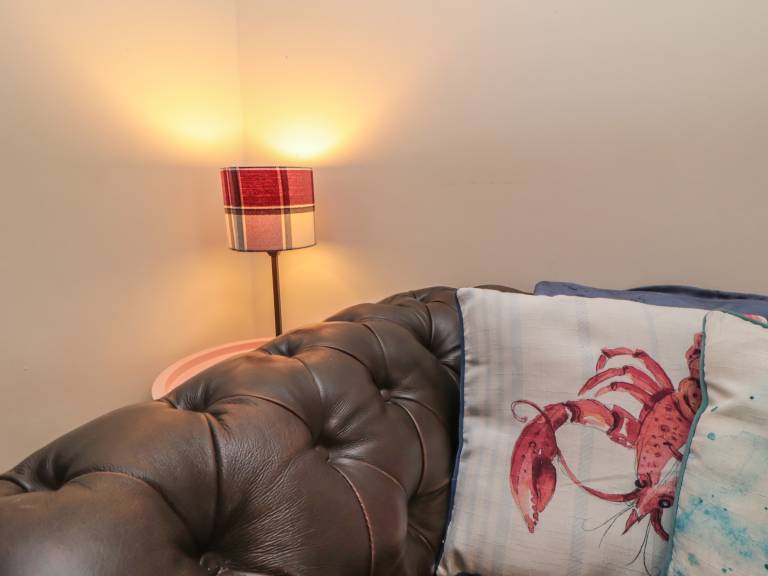 Family-friendly charming cottage with yard | Beach view | Pets allowed — photo 4