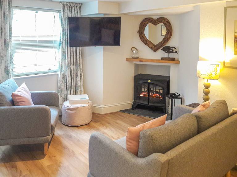 Cottage | River view in Dartmouth