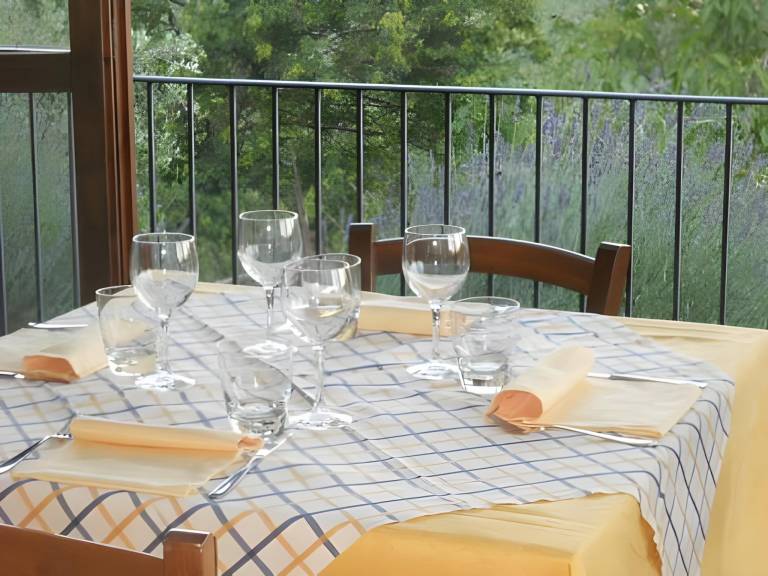 Vacation home with yard, terrace & barbeque | Pet-friendly — photo 5