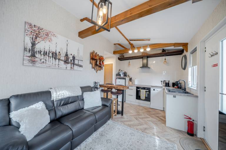 1 Bed Cabin - Sleeps 2 - Pets - 2 Min To Beach in Bridlington