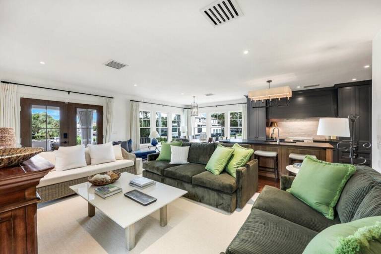Charming vacation home with jacuzzi, garden & grill | Garden view | Pet-friendly — photo 4