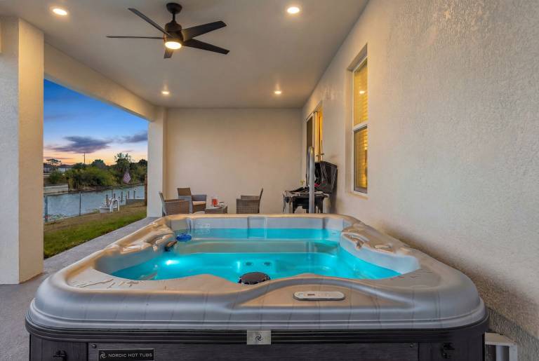 Waterfront Fun, Fishing & Hot Tub Retreat for Families and Friends - Blue Heron Cottage - Roelens — photo 2