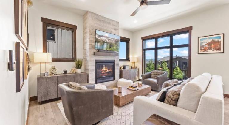Heated Pool, Gourmet Kitchen, Pet Friendly, Gym, Walk to Canyons Village, 2 Private Patios — photo 5