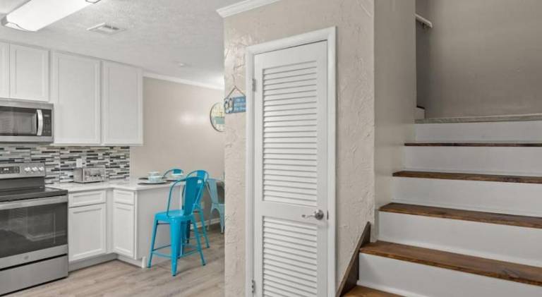 Fully equipped spacious vacation home with barbeque, jacuzzi & garden | Close to the beach | Perfect for remote work | Pets allowed — photo 3
