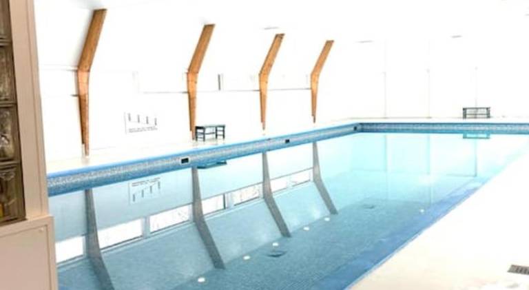 House with pool — photo 5