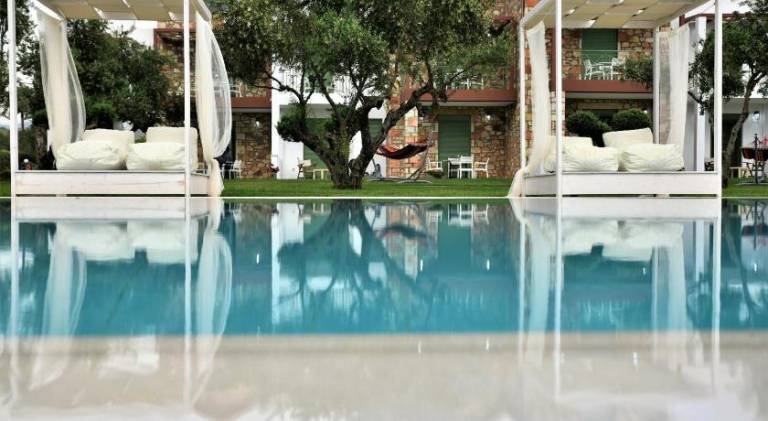 Rental apartment with grill, garden & pool — photo 3