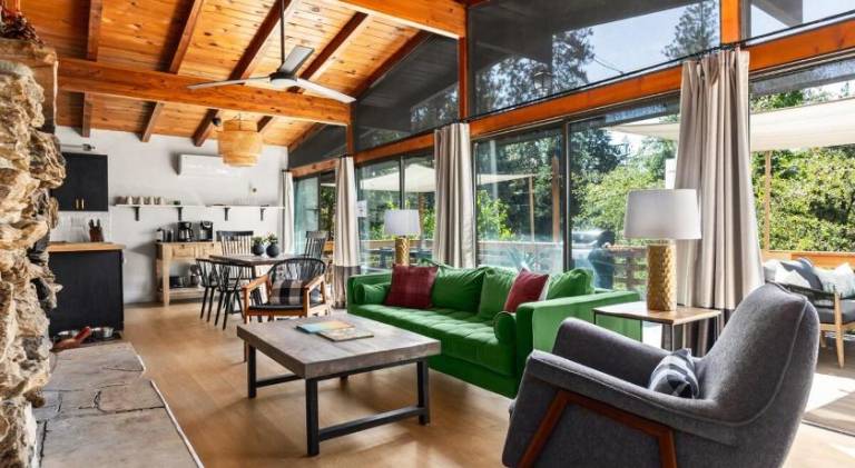 House with jacuzzi | Dogs allowed in Oakhurst, CA