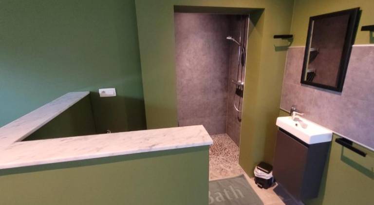 Vacation home with jacuzzi — photo 4