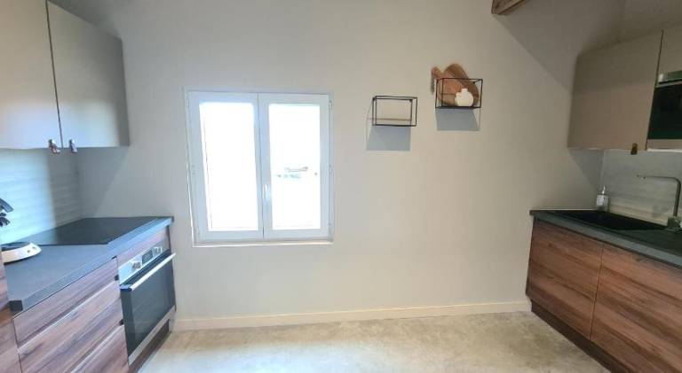 House with hot tub — photo 3