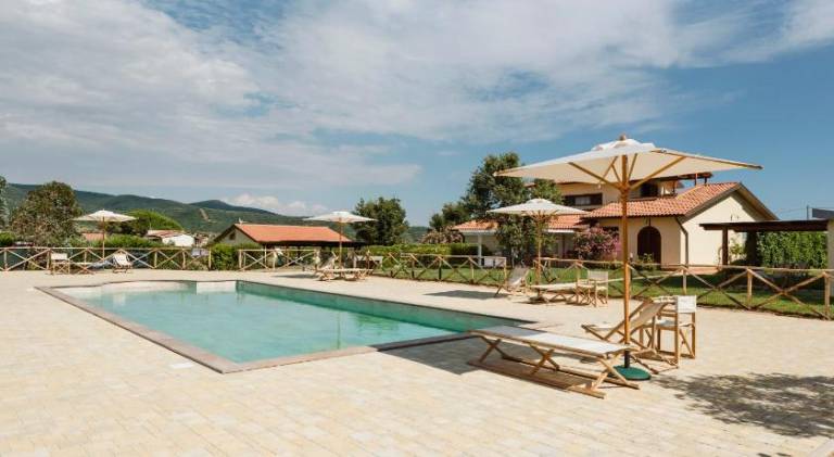 Beautiful farm with yard, barbecue & pool | Pet-friendly in Castiglione della Pescaia