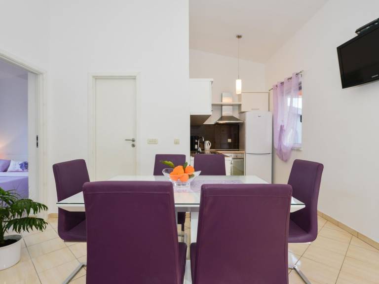 Vacation home with grill & terrace — photo 5