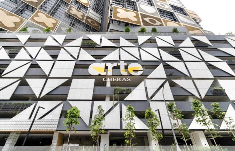 Wonderful rental apartment with yard, patio & pool | Pet-friendly in Kuala Lumpur