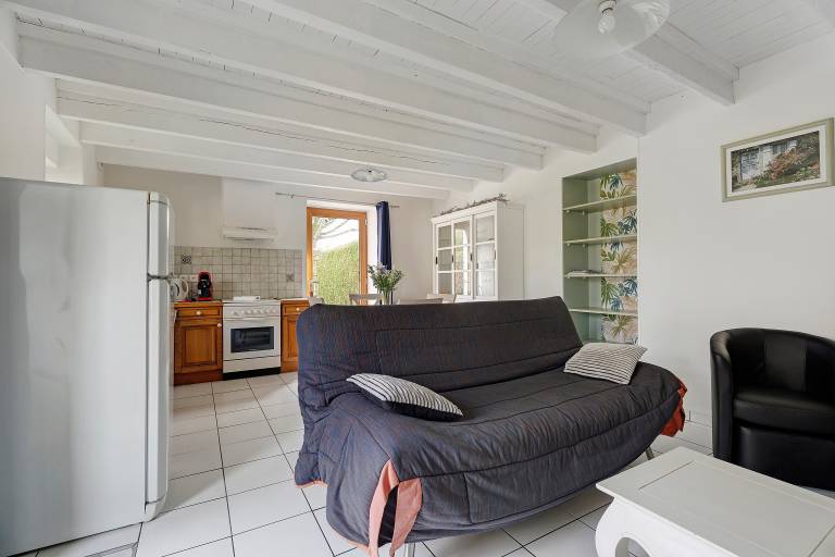 Holiday Home "Gîte Hirondelle" with Private Terrace, Garden, and Wi-Fi — photo 4