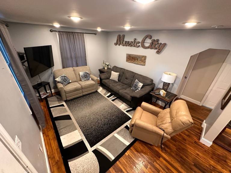 House  Woodland Hills
