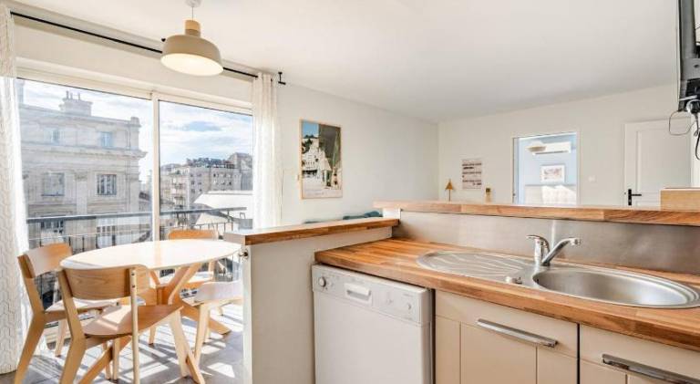 Rental apartment | Near Marseille Cathedral — photo 3