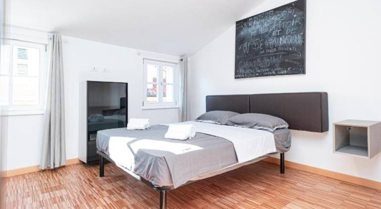 Wonderful serviced apartment with patio | Pets are welcome — photo 2