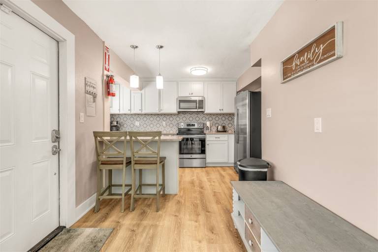 Children-friendly wonderful vacation home with private pool & barbeque | Water view | Pet-friendly — photo 4