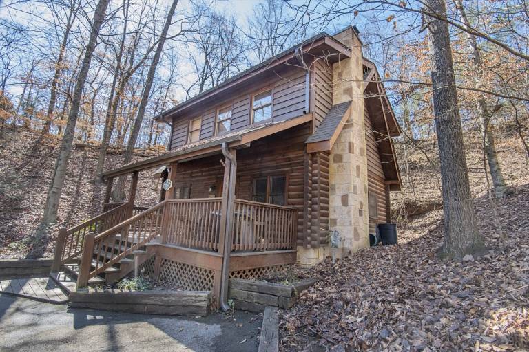 Cabin with private pool in Pigeon Forge, TN