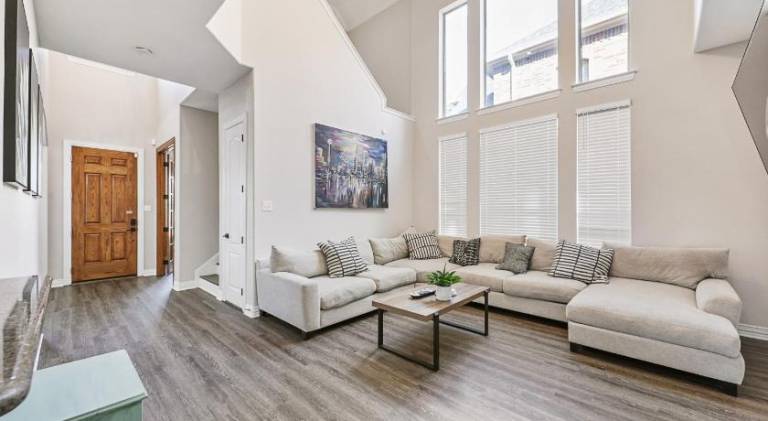 House with 1 room for 18 persons in Lewisville, TX