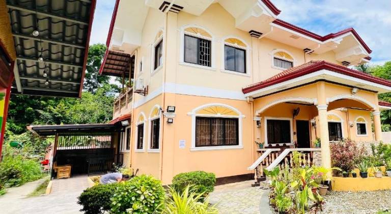 Chateau La Princesa 1 Family Room with private entrace, balcony & kitchen — photo 3